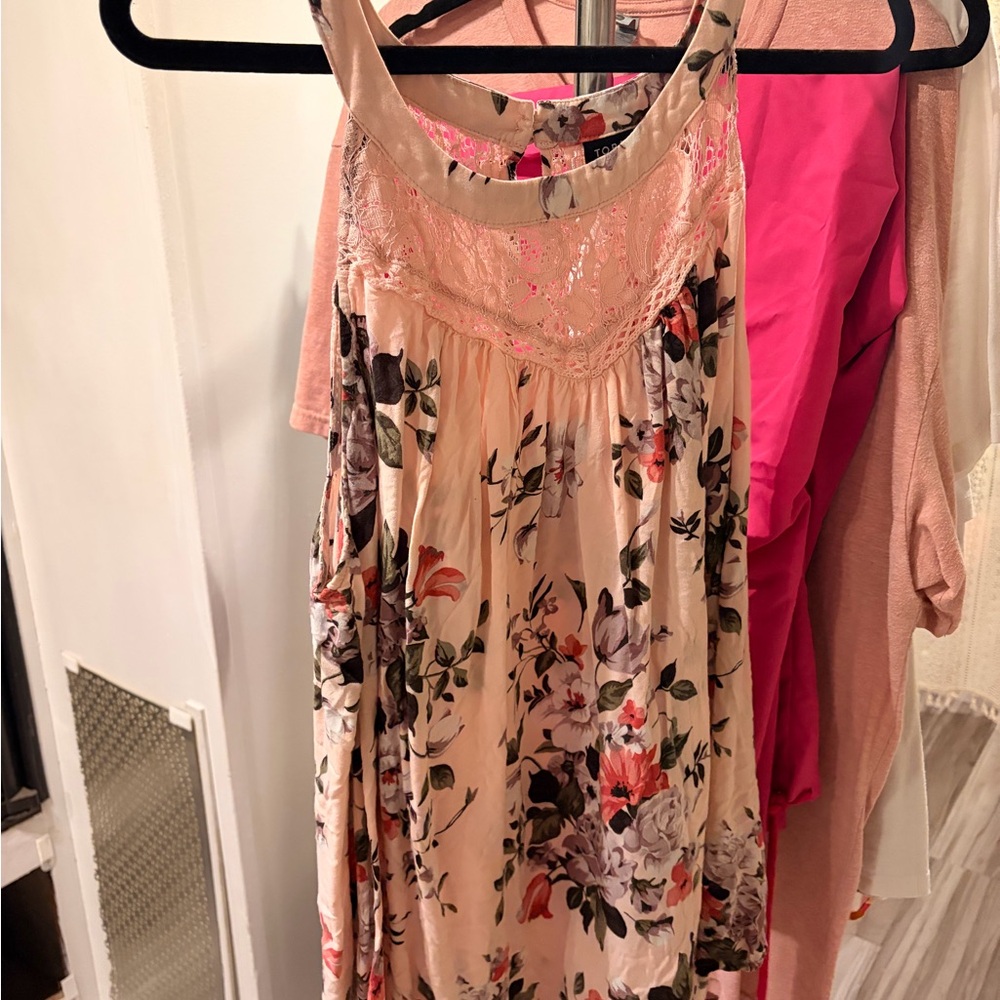 Floral Sleeveless Blouse with Lace Detail